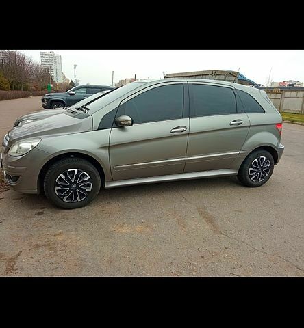 Сірий Мерседес Б-клас, об'ємом двигуна 1.5 л та пробігом 230 тис. км за 7000 $, фото 1 на Automoto.ua