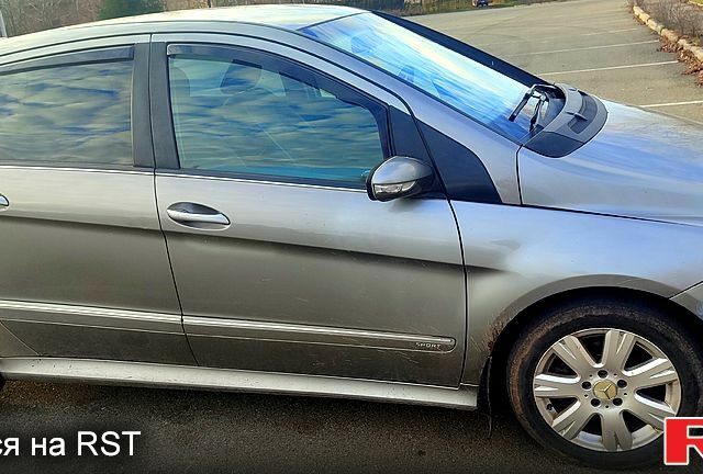 Серый Мерседес Б-класс, объемом двигателя 2 л и пробегом 325 тыс. км за 5000 $, фото 6 на Automoto.ua