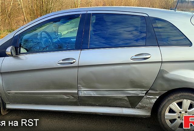 Серый Мерседес Б-класс, объемом двигателя 2 л и пробегом 325 тыс. км за 5000 $, фото 2 на Automoto.ua