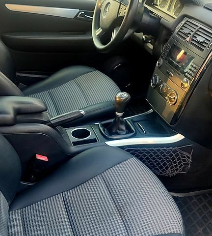 Серый Мерседес Б-класс, объемом двигателя 2 л и пробегом 325 тыс. км за 5000 $, фото 5 на Automoto.ua