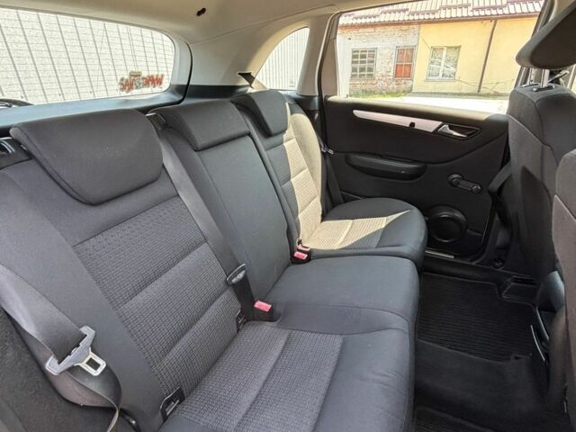 Серый Мерседес Б-класс, объемом двигателя 2 л и пробегом 315 тыс. км за 3300 $, фото 6 на Automoto.ua