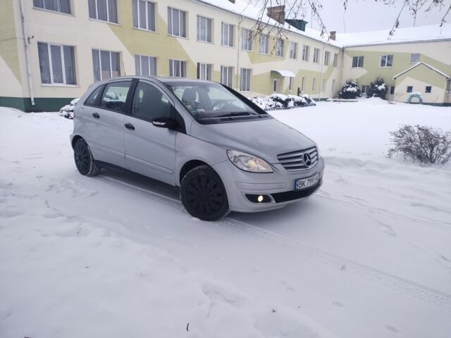 Серый Мерседес Б-класс, объемом двигателя 2 л и пробегом 310 тыс. км за 3250 $, фото 11 на Automoto.ua