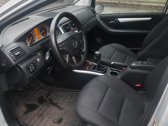 Серый Мерседес Б-класс, объемом двигателя 1.7 л и пробегом 213 тыс. км за 5200 $, фото 4 на Automoto.ua