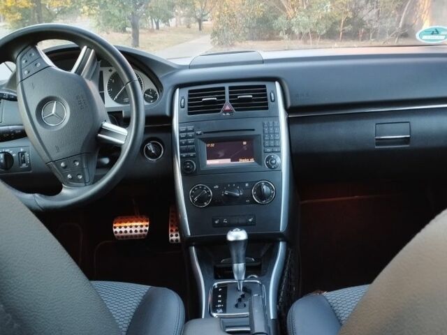 Серый Мерседес Б-класс, объемом двигателя 1.7 л и пробегом 213 тыс. км за 9300 $, фото 6 на Automoto.ua