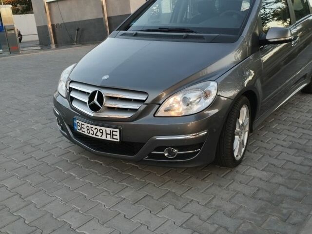 Серый Мерседес Б-класс, объемом двигателя 1.7 л и пробегом 213 тыс. км за 9300 $, фото 4 на Automoto.ua