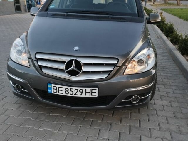 Серый Мерседес Б-класс, объемом двигателя 1.7 л и пробегом 213 тыс. км за 9300 $, фото 1 на Automoto.ua