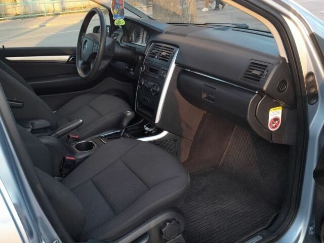 Серый Мерседес Б-класс, объемом двигателя 2 л и пробегом 192 тыс. км за 9500 $, фото 7 на Automoto.ua