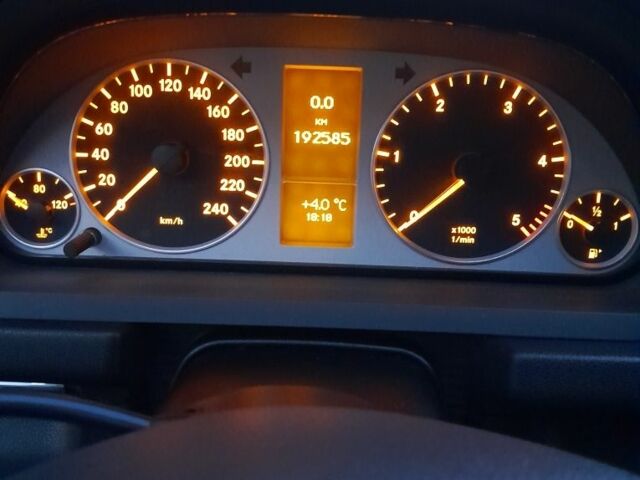 Серый Мерседес Б-класс, объемом двигателя 2 л и пробегом 192 тыс. км за 9500 $, фото 8 на Automoto.ua