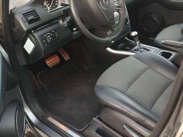 Серый Мерседес Б-класс, объемом двигателя 1.7 л и пробегом 213 тыс. км за 9300 $, фото 7 на Automoto.ua