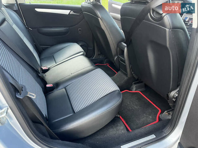 Синий Мерседес Б-класс, объемом двигателя 2.04 л и пробегом 181 тыс. км за 6000 $, фото 16 на Automoto.ua