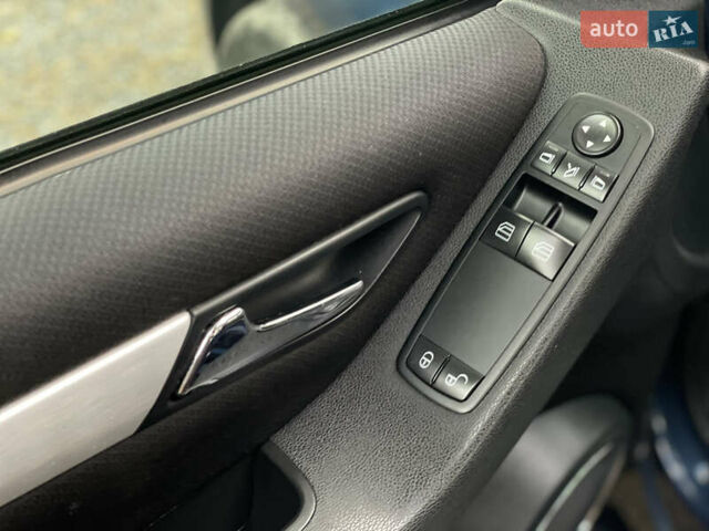 Синій Мерседес Б-клас, об'ємом двигуна 2 л та пробігом 235 тис. км за 7099 $, фото 24 на Automoto.ua