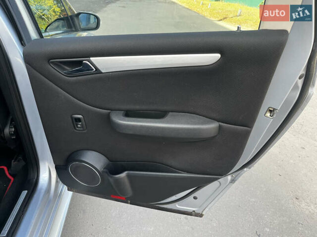 Синий Мерседес Б-класс, объемом двигателя 2.04 л и пробегом 181 тыс. км за 6000 $, фото 17 на Automoto.ua