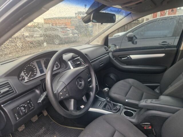 Синий Мерседес Б-класс, объемом двигателя 0 л и пробегом 288 тыс. км за 5900 $, фото 2 на Automoto.ua