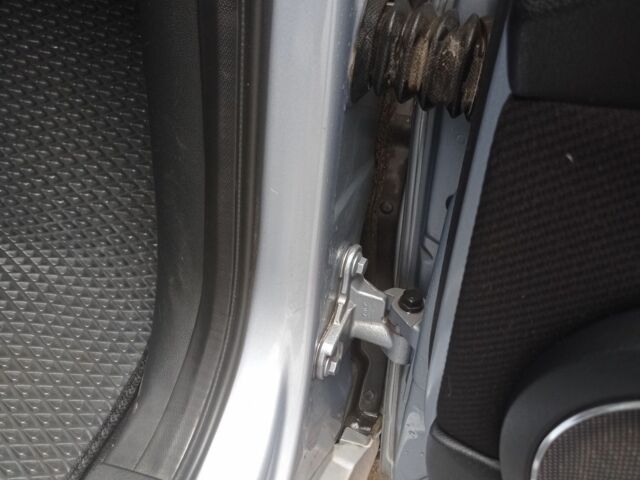 Синий Мерседес Б-класс, объемом двигателя 2 л и пробегом 275 тыс. км за 5400 $, фото 8 на Automoto.ua