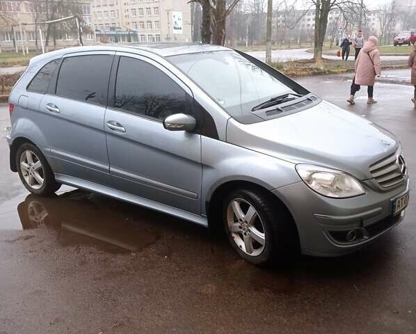 Синий Мерседес Б-класс, объемом двигателя 2 л и пробегом 275 тыс. км за 5400 $, фото 4 на Automoto.ua