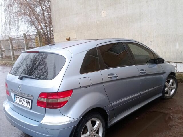 Синий Мерседес Б-класс, объемом двигателя 2 л и пробегом 275 тыс. км за 5400 $, фото 4 на Automoto.ua