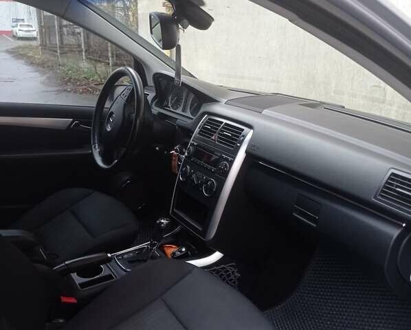 Синий Мерседес Б-класс, объемом двигателя 2 л и пробегом 275 тыс. км за 5400 $, фото 11 на Automoto.ua