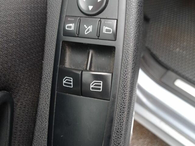 Синий Мерседес Б-класс, объемом двигателя 2 л и пробегом 275 тыс. км за 5400 $, фото 13 на Automoto.ua