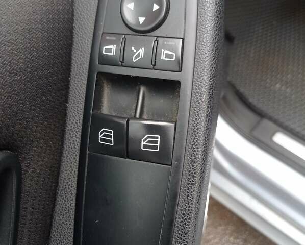 Синий Мерседес Б-класс, объемом двигателя 2 л и пробегом 275 тыс. км за 5400 $, фото 12 на Automoto.ua