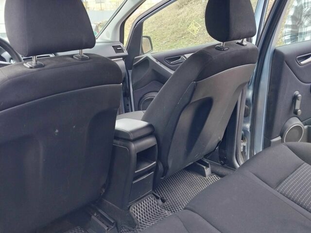 Синий Мерседес Б-класс, объемом двигателя 1.7 л и пробегом 165 тыс. км за 5500 $, фото 6 на Automoto.ua