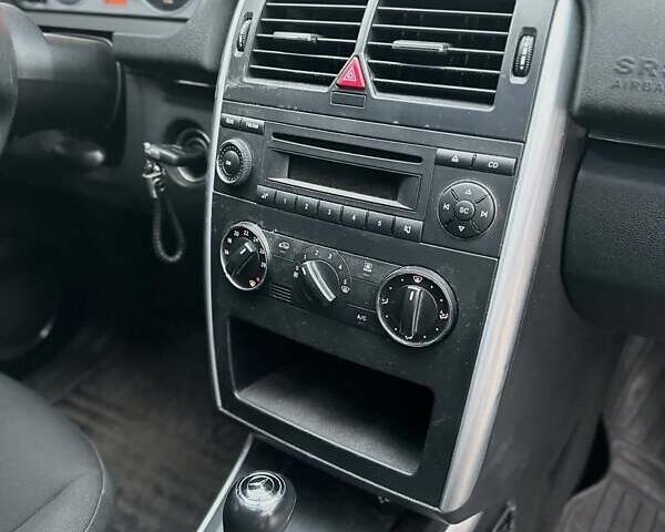 Синий Мерседес Б-класс, объемом двигателя 2 л и пробегом 260 тыс. км за 6900 $, фото 5 на Automoto.ua