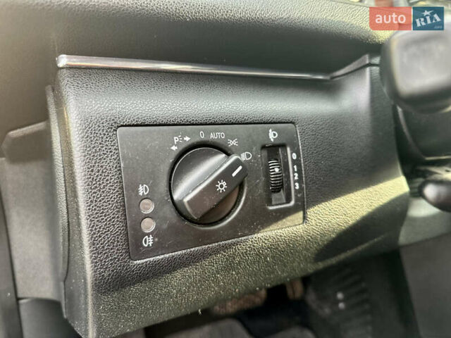 Синий Мерседес Б-класс, объемом двигателя 2 л и пробегом 230 тыс. км за 7500 $, фото 24 на Automoto.ua