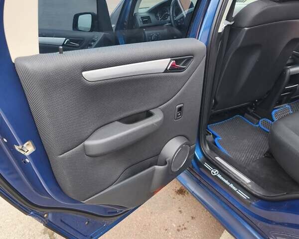 Синий Мерседес Б-класс, объемом двигателя 2 л и пробегом 328 тыс. км за 7800 $, фото 37 на Automoto.ua