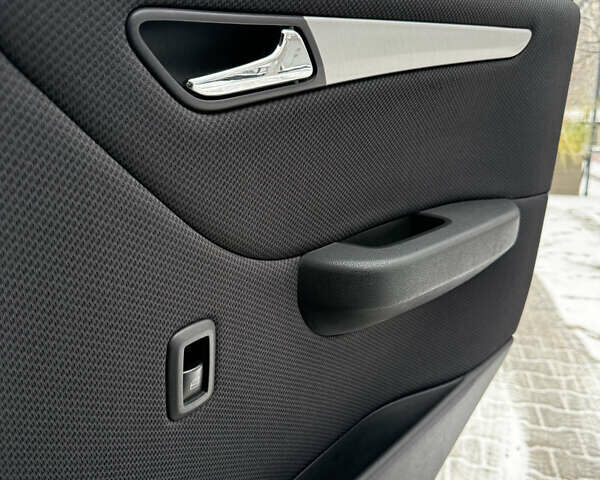 Синий Мерседес Б-класс, объемом двигателя 1.7 л и пробегом 92 тыс. км за 8600 $, фото 61 на Automoto.ua