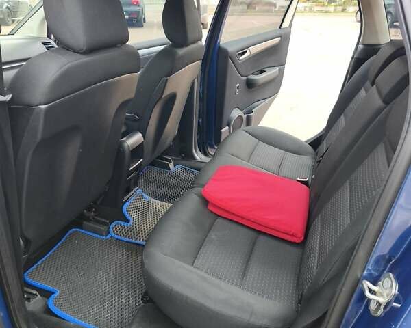 Синий Мерседес Б-класс, объемом двигателя 2 л и пробегом 328 тыс. км за 7800 $, фото 38 на Automoto.ua