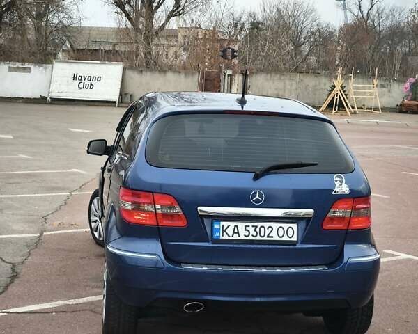 Синий Мерседес Б-класс, объемом двигателя 2 л и пробегом 328 тыс. км за 7800 $, фото 7 на Automoto.ua