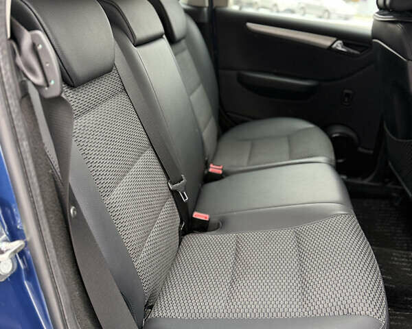 Синий Мерседес Б-класс, объемом двигателя 1.7 л и пробегом 92 тыс. км за 8600 $, фото 58 на Automoto.ua