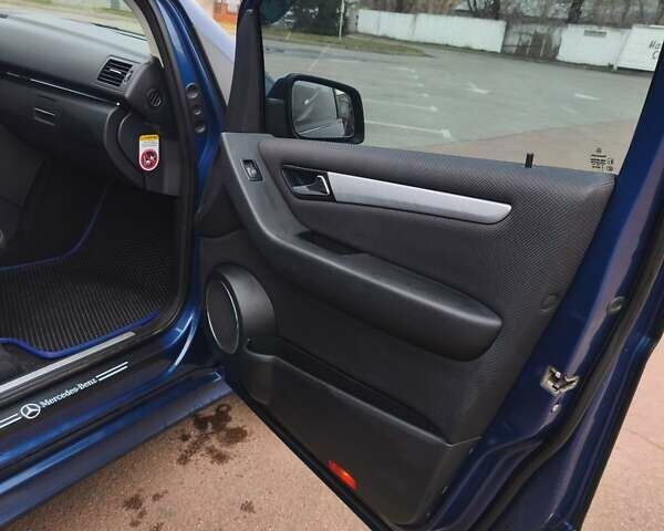 Синий Мерседес Б-класс, объемом двигателя 2 л и пробегом 328 тыс. км за 7800 $, фото 27 на Automoto.ua