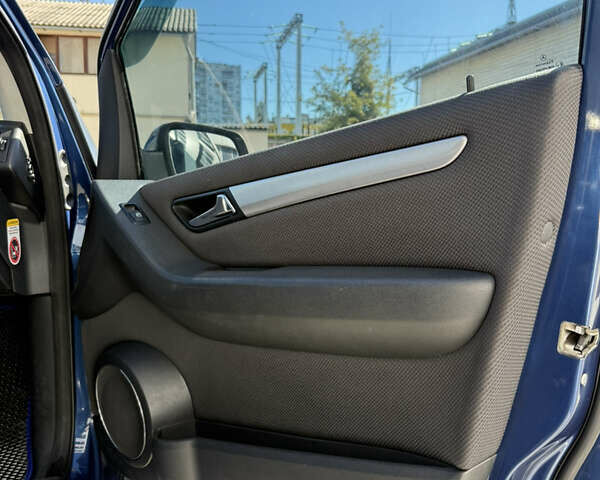 Синій Мерседес Б-клас, об'ємом двигуна 2.03 л та пробігом 325 тис. км за 6500 $, фото 3 на Automoto.ua