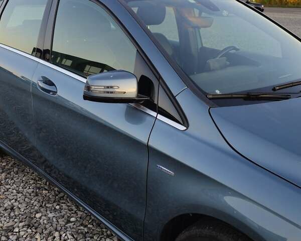 Синий Мерседес Б-класс, объемом двигателя 1.7 л и пробегом 180 тыс. км за 10900 $, фото 4 на Automoto.ua