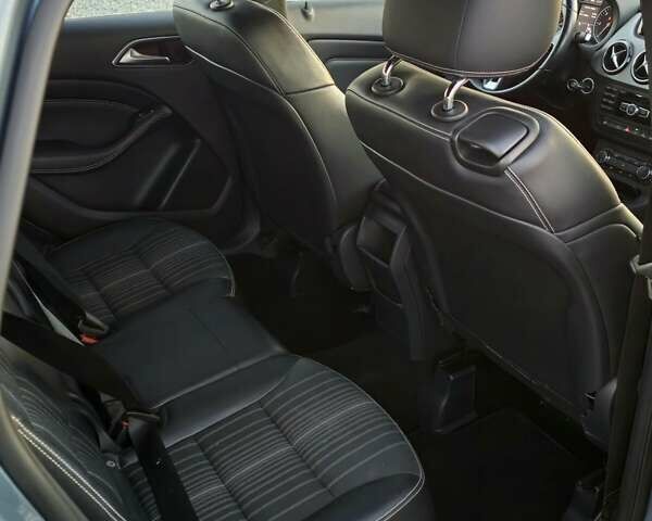 Синий Мерседес Б-класс, объемом двигателя 1.7 л и пробегом 180 тыс. км за 10900 $, фото 13 на Automoto.ua