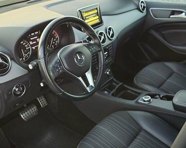 Синий Мерседес Б-класс, объемом двигателя 1.7 л и пробегом 180 тыс. км за 10900 $, фото 9 на Automoto.ua