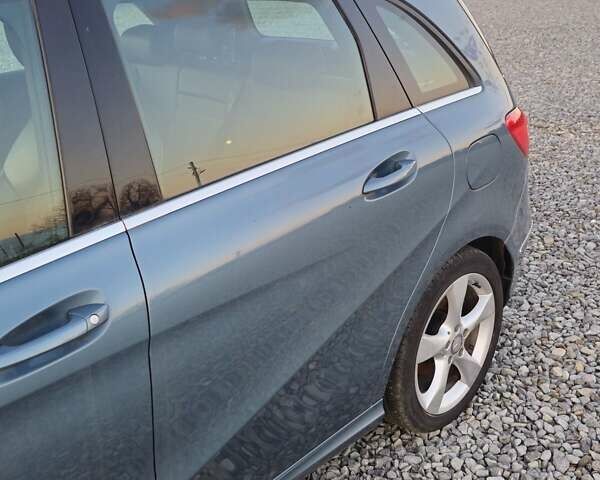 Синий Мерседес Б-класс, объемом двигателя 1.7 л и пробегом 180 тыс. км за 10900 $, фото 5 на Automoto.ua