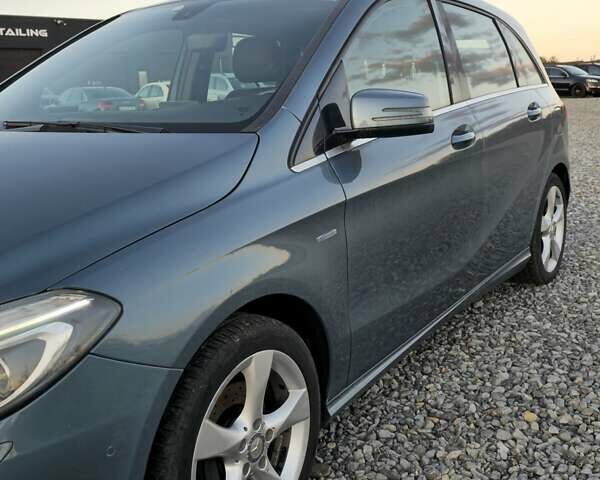 Синий Мерседес Б-класс, объемом двигателя 1.7 л и пробегом 180 тыс. км за 10900 $, фото 2 на Automoto.ua