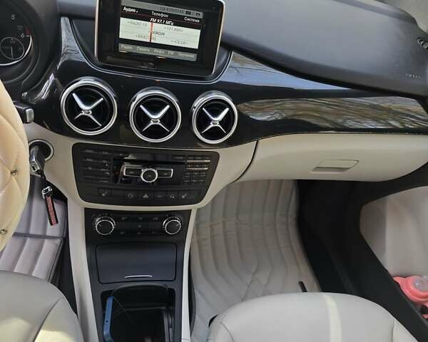 Синий Мерседес Б-класс, объемом двигателя 1.8 л и пробегом 284 тыс. км за 12499 $, фото 11 на Automoto.ua