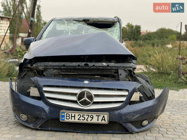 Синий Мерседес Б-класс, объемом двигателя 1.8 л и пробегом 280 тыс. км за 3000 $, фото 3 на Automoto.ua