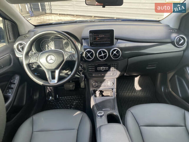 Синий Мерседес Б-класс, объемом двигателя 1.8 л и пробегом 239 тыс. км за 8300 $, фото 4 на Automoto.ua