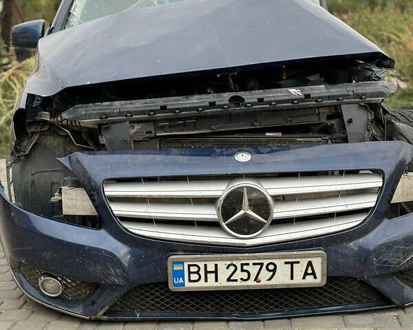 Синий Мерседес Б-класс, объемом двигателя 1.8 л и пробегом 280 тыс. км за 3000 $, фото 1 на Automoto.ua