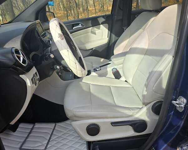 Синий Мерседес Б-класс, объемом двигателя 1.8 л и пробегом 284 тыс. км за 12499 $, фото 9 на Automoto.ua