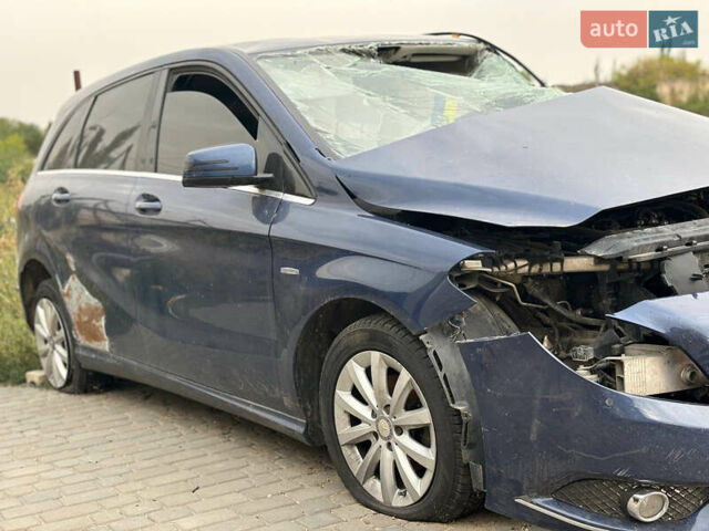 Синий Мерседес Б-класс, объемом двигателя 1.8 л и пробегом 280 тыс. км за 3000 $, фото 5 на Automoto.ua