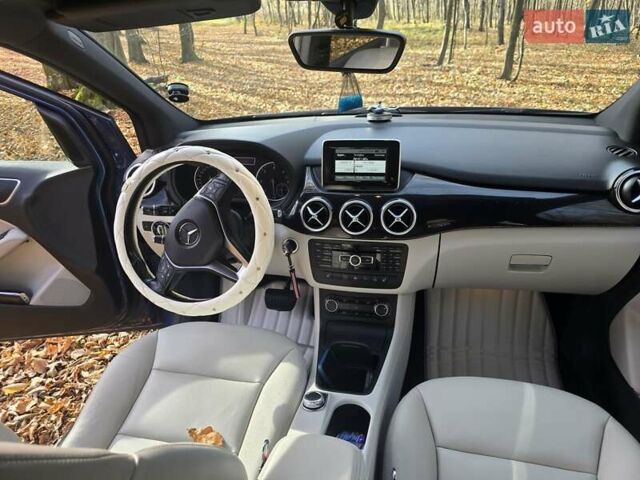 Синий Мерседес Б-класс, объемом двигателя 1.8 л и пробегом 284 тыс. км за 12499 $, фото 17 на Automoto.ua