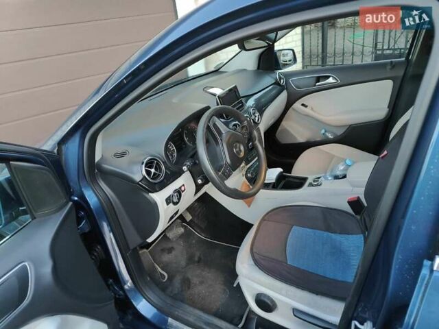 Синий Мерседес Б-класс, объемом двигателя 1.8 л и пробегом 287 тыс. км за 10900 $, фото 4 на Automoto.ua