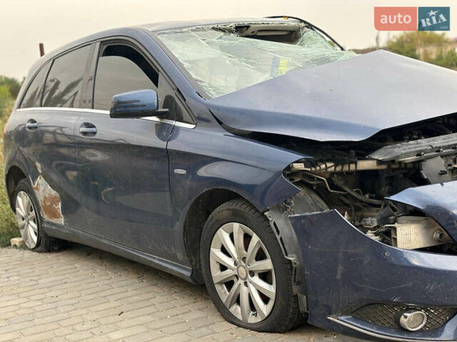 Синий Мерседес Б-класс, объемом двигателя 1.8 л и пробегом 280 тыс. км за 3000 $, фото 4 на Automoto.ua