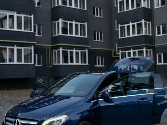 Синий Мерседес Б-класс, объемом двигателя 1.8 л и пробегом 290 тыс. км за 10600 $, фото 1 на Automoto.ua