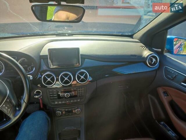 Синий Мерседес Б-класс, объемом двигателя 0 л и пробегом 88 тыс. км за 11000 $, фото 17 на Automoto.ua