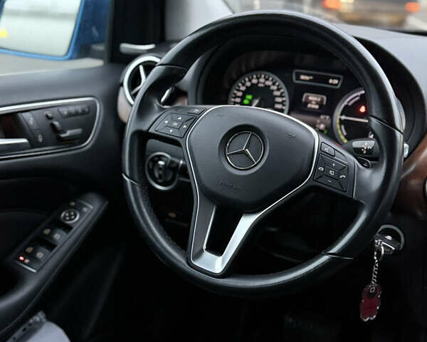 Синий Мерседес Б-класс, объемом двигателя 0 л и пробегом 51 тыс. км за 9600 $, фото 13 на Automoto.ua